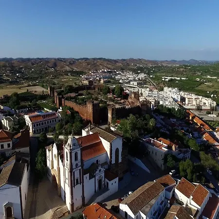 Villa In Albufeira With Pool Near Marina 别墅 *