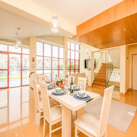 Villa In Albufeira With Pool Near Marina *