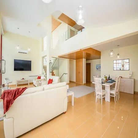 Villa In Albufeira With Pool Near Marina *